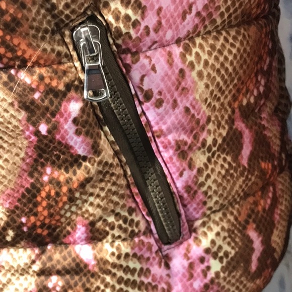 NWT New Look warm soft puffer jacket with hood full zipper snake print zipper M - Picture 8 of 14